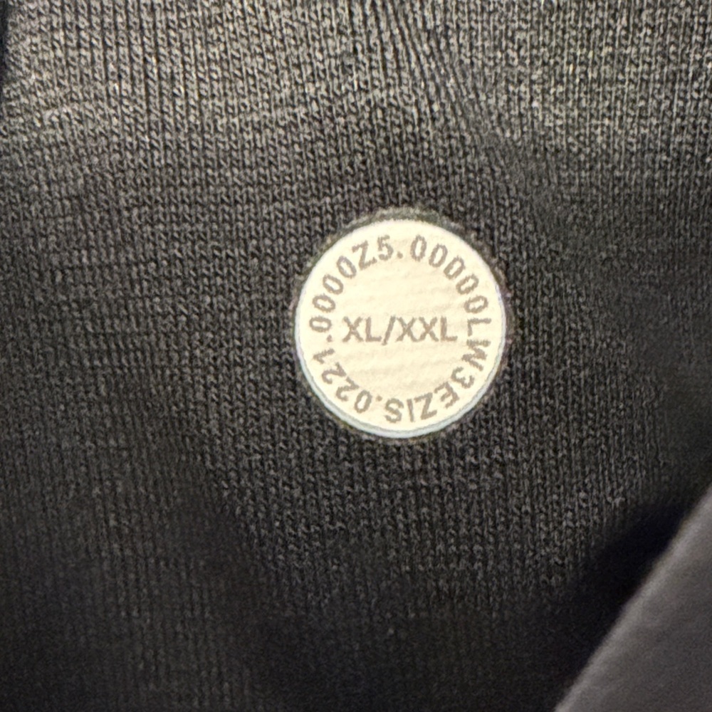 Lululemon Black Wrap Belted Women's Jacket in excellent condition. XL/XXL - Picture 6 of 6